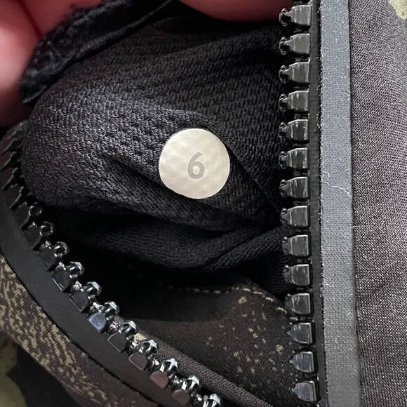 Lululemon Rise & Shine Jacket II - Size: 6 - Picture 5 of 16